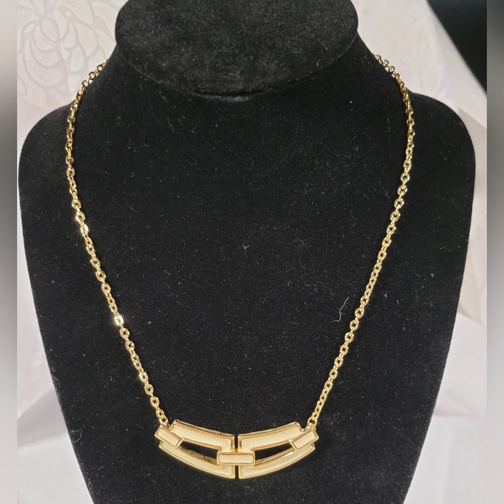 Vintage necklace goldtone and cream enamel 1980s